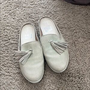 Stylish Tassel Loafers in Light Gray